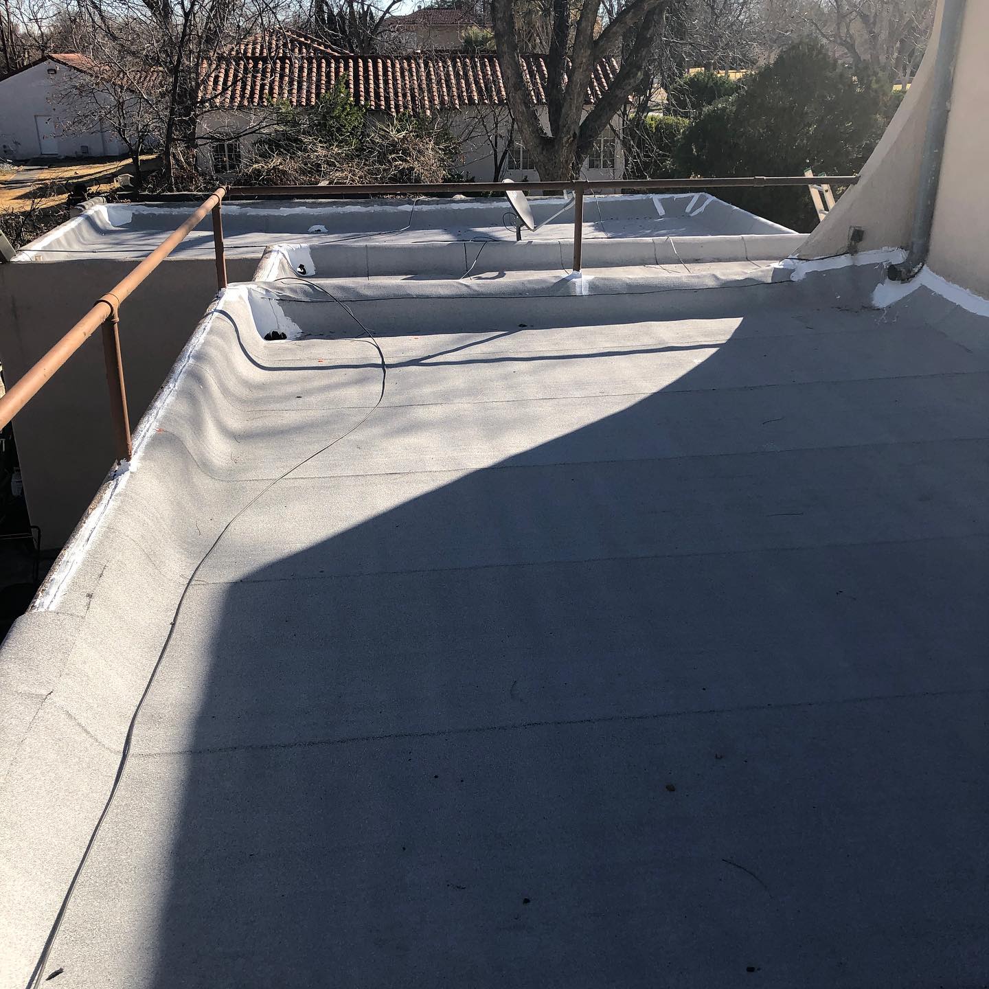 Flat Roof With Rubberized Capsheet Roof